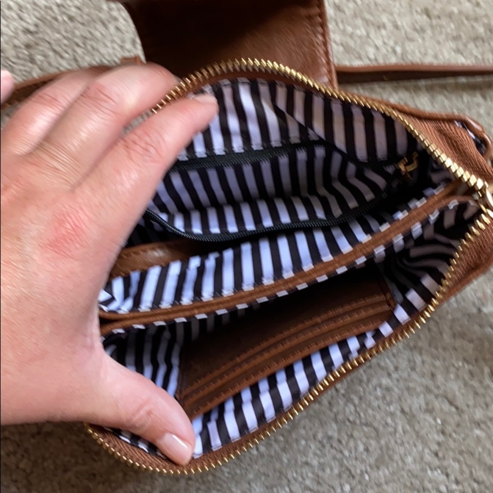 Crossbody - Picture 3 of 4